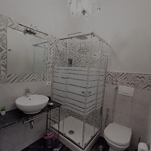 Camera tripla